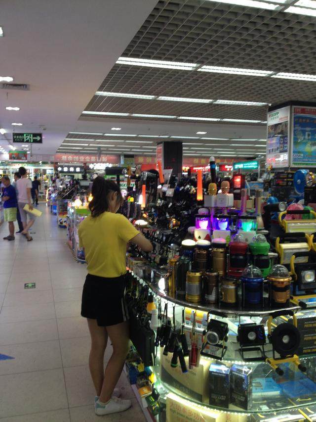 深圳華強北 電子市場依然火爆，網(wǎng)絡技術服務成新引擎